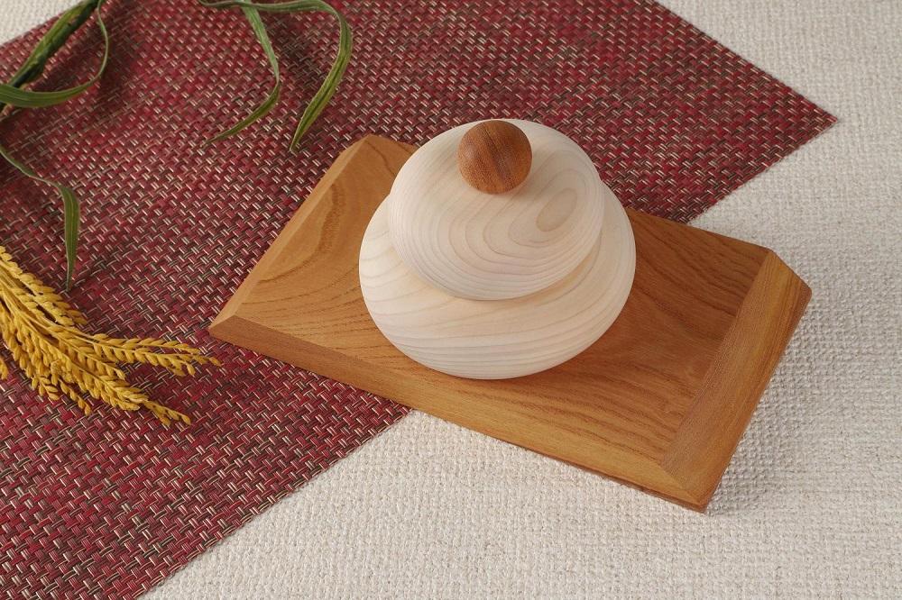 箱根の木材と伝統技法を使って生まれた木製鏡餅 | 工芸品 装飾品 民芸品 木工品 クラフト 木製 手作り 鏡餅 小物 小物置き デザイン 殺菌 防虫 人気 おすすめ ギフト 伝統 日本製 観光 お土産 送料無料 神奈川 箱根