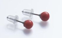 kn004　赤珊瑚　丸玉ピアス（５ｍｍ）